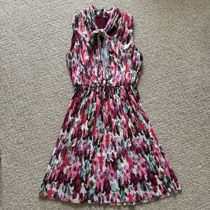 St. John Brigitte Floral Georgette Fortuny Pleated Dress Size 4 Small Women’s